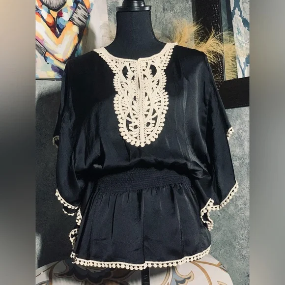 Chelsea And Theodore Blouse - Picture 11 of 12